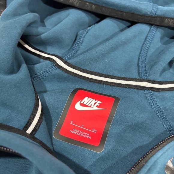 Nike Tech Butterfly Modern Thermal Jacket Teal Woman’s Size Small - Picture 7 of 15